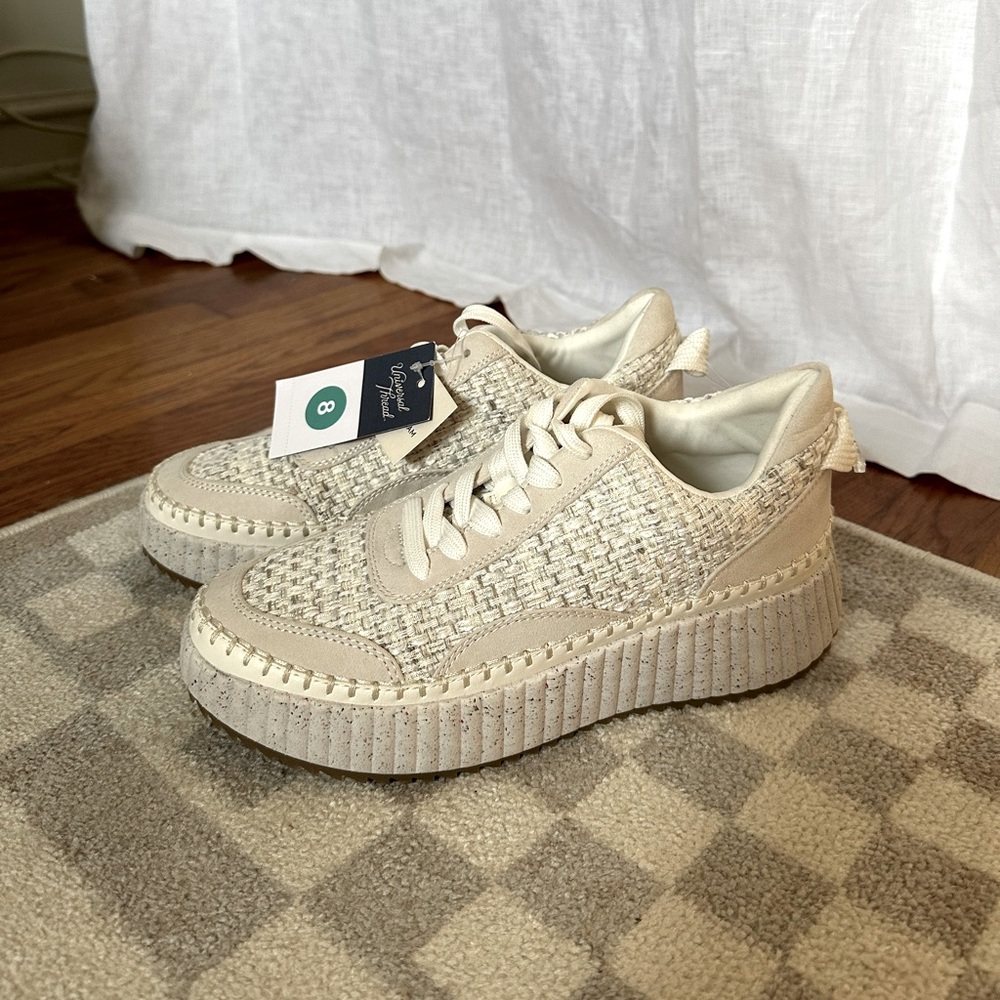 NEW Universal Thread platform sneakers